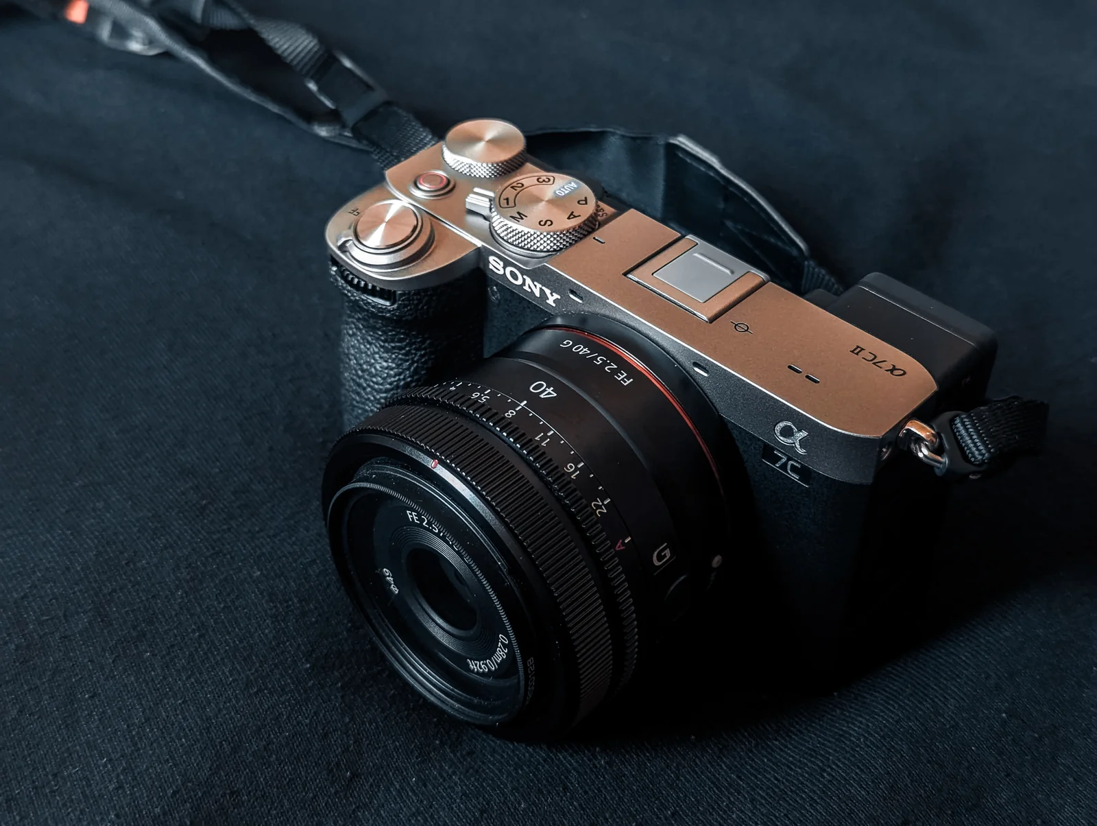 Sony A7C2 相機搭配 FE 40mm F2.5G 鏡頭
