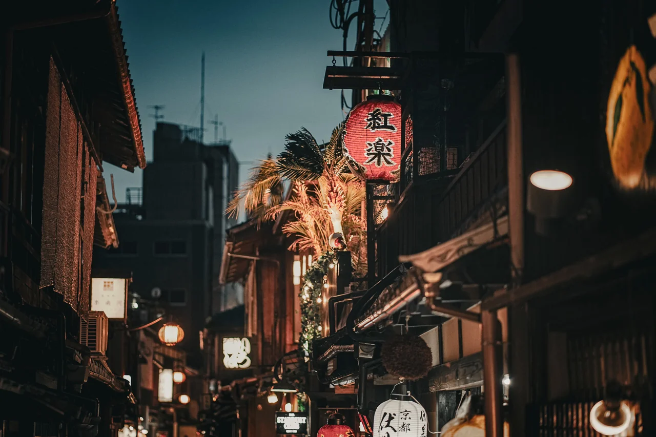[器材筆記] Sony 85mm F1.8 漫步微光的角落，俯拾周遭的美好