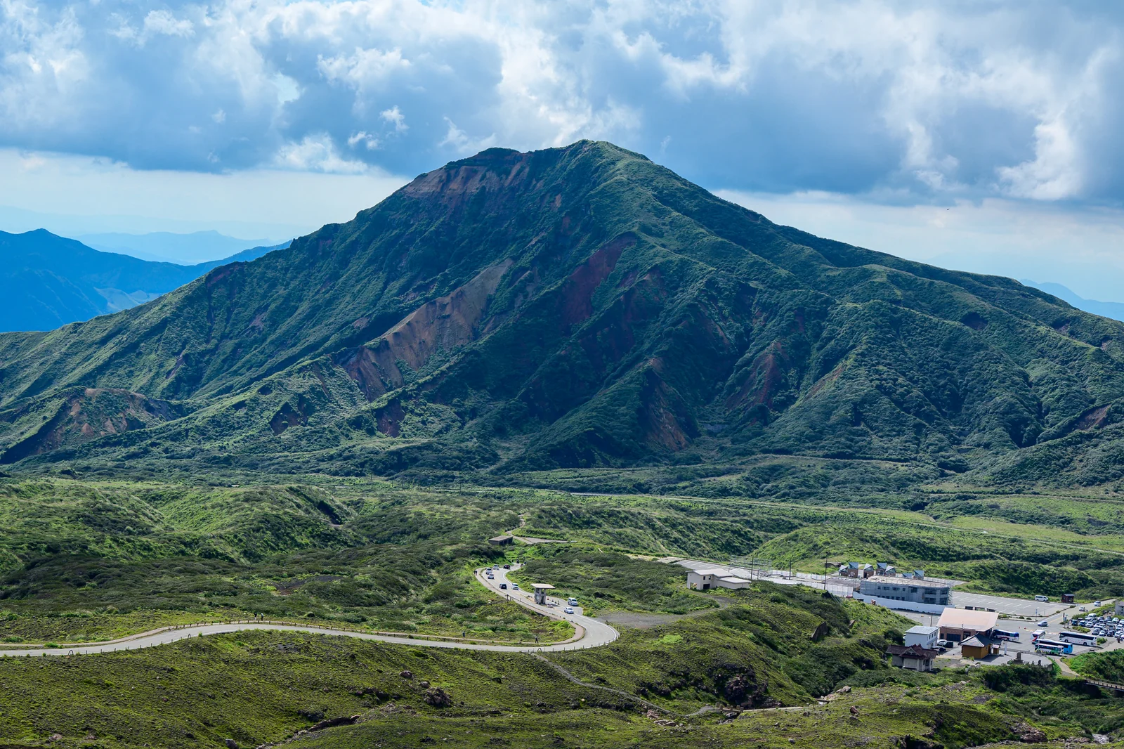 阿蘇火山錐與盆地邊緣建築停靠點