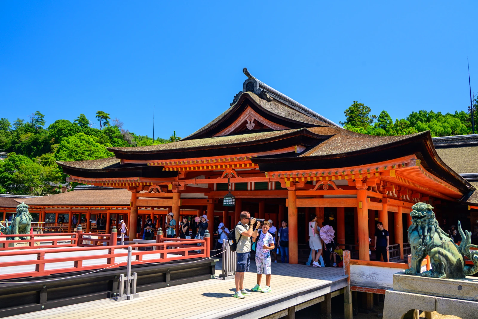 嚴島神社寢殿造樣式的海上社殿全景