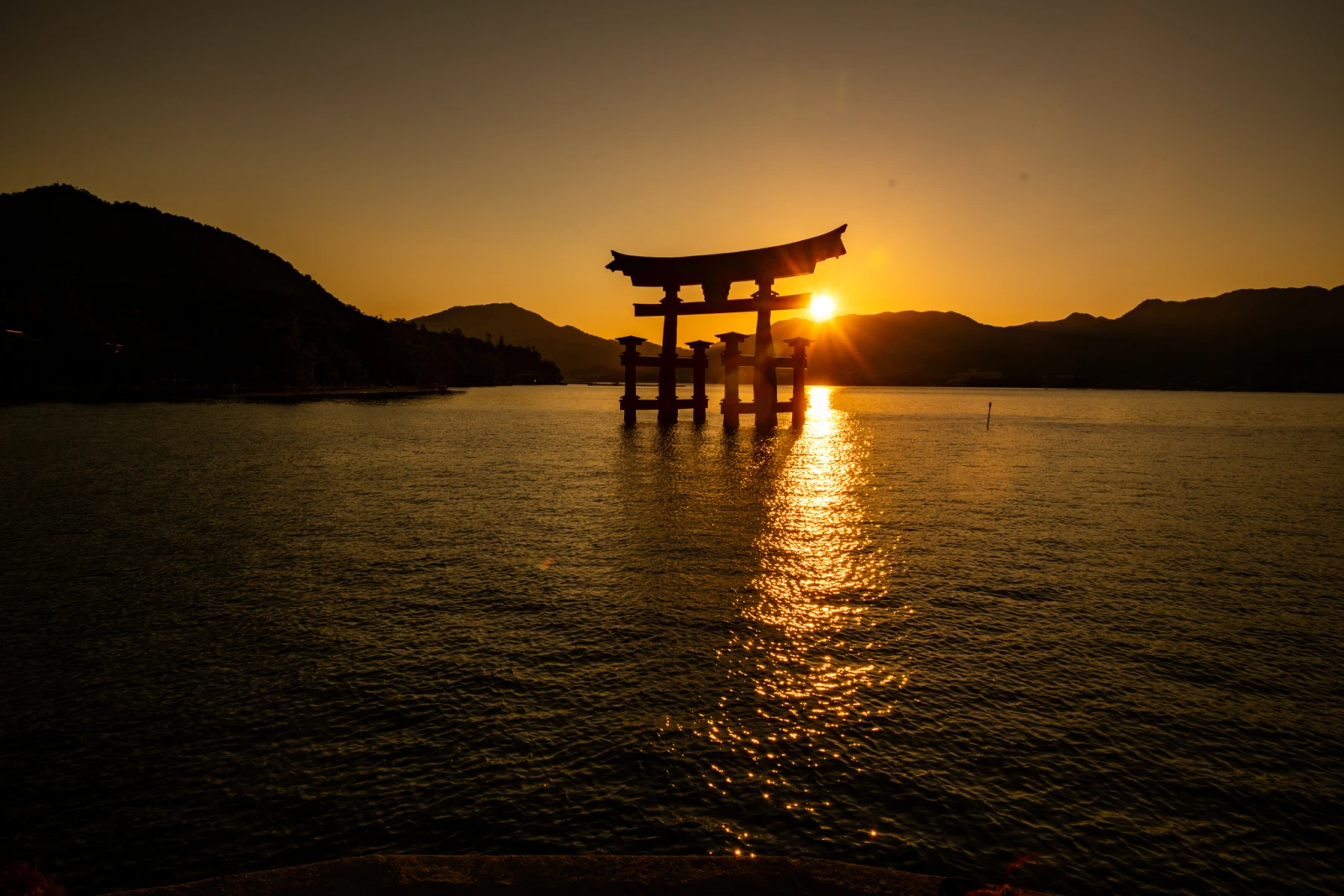 [走讀日本] 平氏的信仰中心，海上的世界遺產 - 嚴島神社